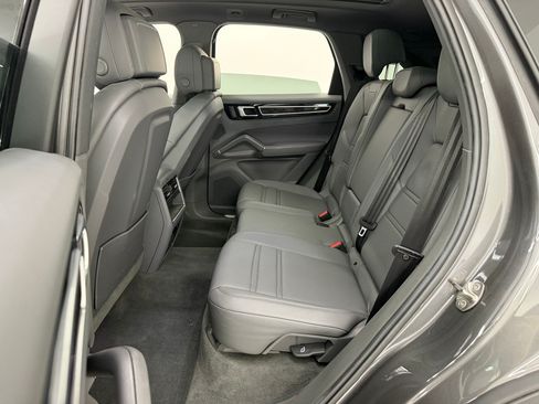 Certified 2023 Porsche Cayenne AWD/4WD image 24
