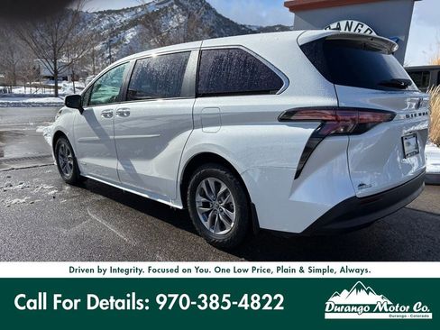 Used 2021 Toyota Sienna XLE image 5