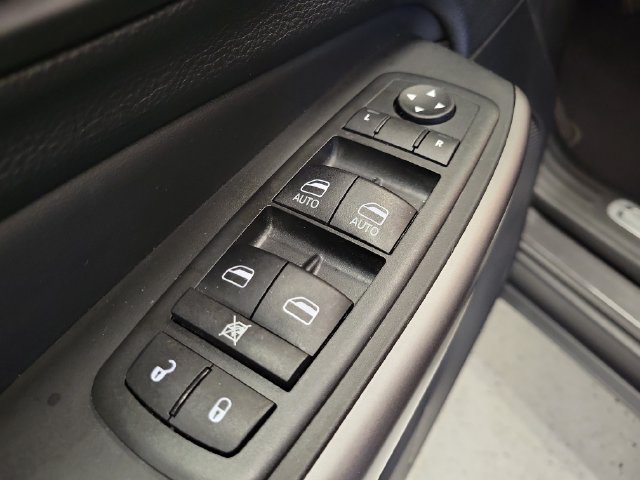 Used 2021 Jeep Cherokee Limited AWD/4WD image 12