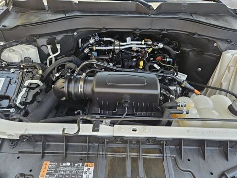 Used 2022 Ford Explorer XLT w/ Equipment Group 202A RWD image 24
