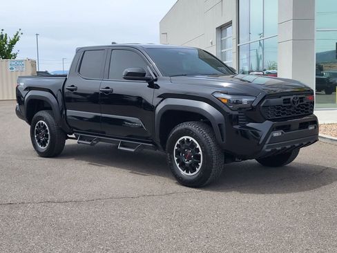 Used 2025 Toyota Tacoma TRD Off-Road AWD/4WD image 3