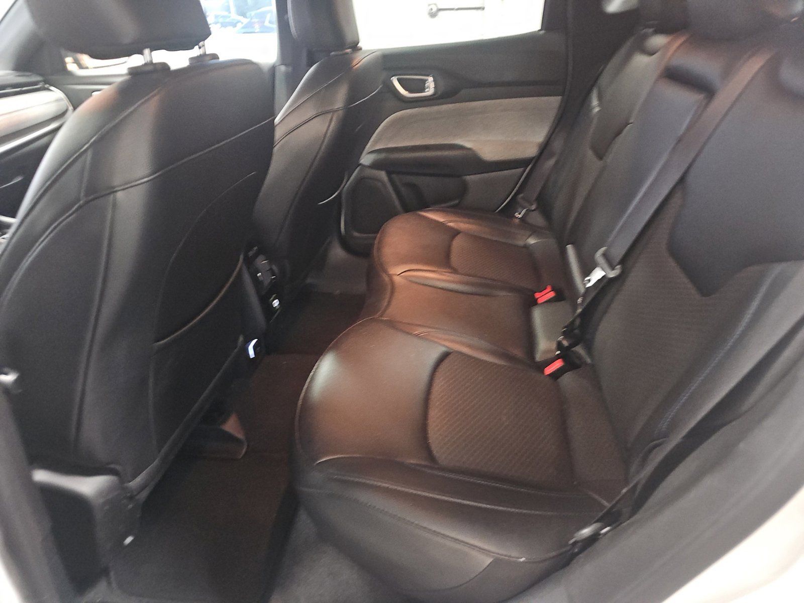 Used 2024 Jeep Compass Latitude AWD/4WD image 5