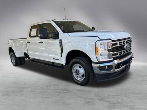 Used 2025 Ford F350 XLT w/ FX4 Off-Road Package AWD/4WD image 2