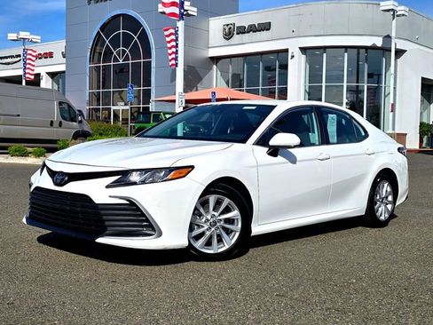 Used 2024 Toyota Camry LE image 3