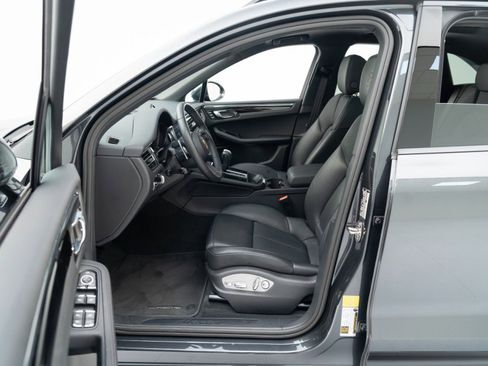 Certified 2026 Porsche Macan AWD/4WD image 17