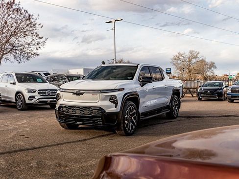 Used 2024 Chevrolet Silverado EV RST image 3