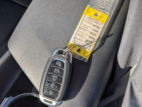 Certified 2023 Hyundai Elantra Limited image 21