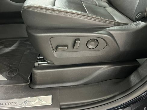 Used 2023 Chevrolet Suburban High Country AWD/4WD image 12