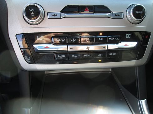 Used 2020 Ford Explorer XLT w/ Equipment Group 202A AWD/4WD image 18