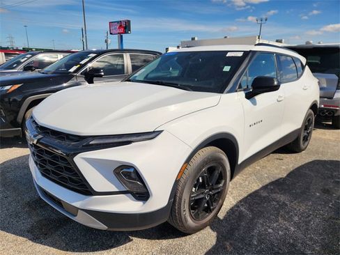 Used 2023 Chevrolet Blazer LT w/ Convenience Package image 3