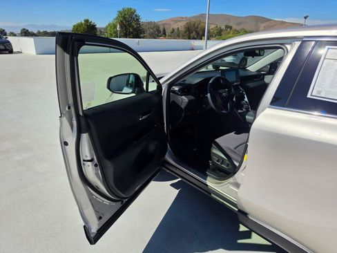 Used 2021 Toyota Venza LE w/ Carpet Mat Package (TMS) AWD/4WD image 19