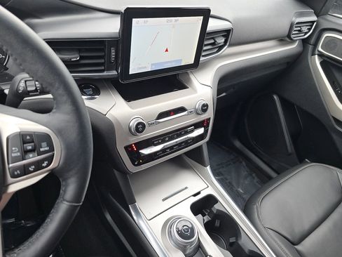 Used 2022 Ford Explorer XLT w/ Equipment Group 202A image 23