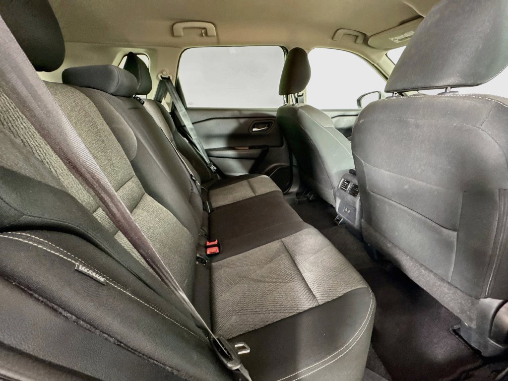 Used 2025 Nissan Rogue SV FWD image 31