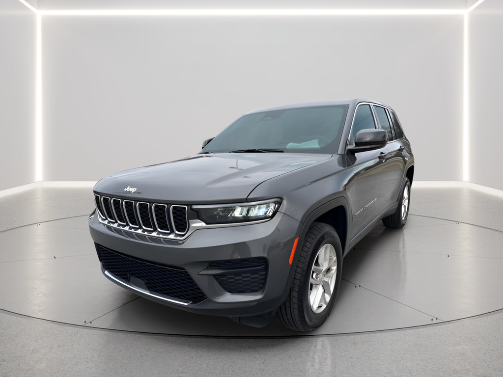 Used 2025 Jeep Grand Cherokee Laredo X RWD image 1