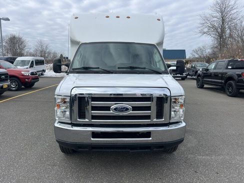 Used 2015 Ford E-350 and Econoline 350 Super Duty image 17