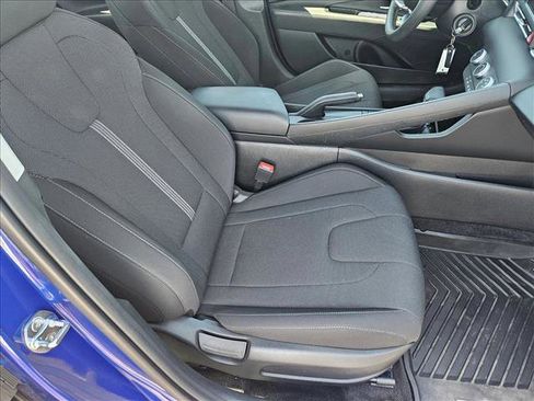 Used 2025 Hyundai Elantra SE FWD image 18