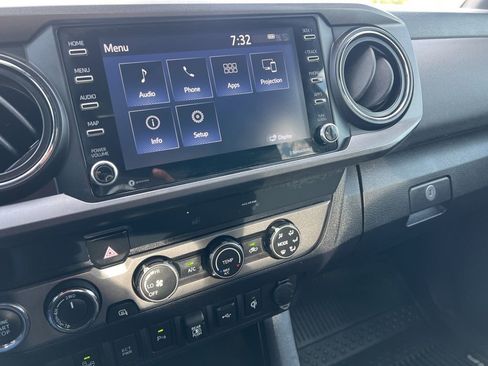 Used 2020 Toyota Tacoma TRD Sport w/ Technology Package AWD/4WD image 18