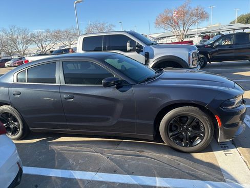 Used 2019 Dodge Charger SXT image 6