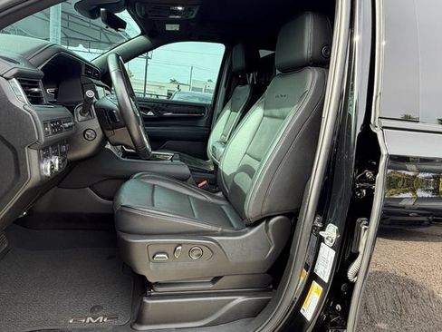 Used 2023 GMC Yukon XL Denali w/ Advanced Technology Package AWD/4WD image 12