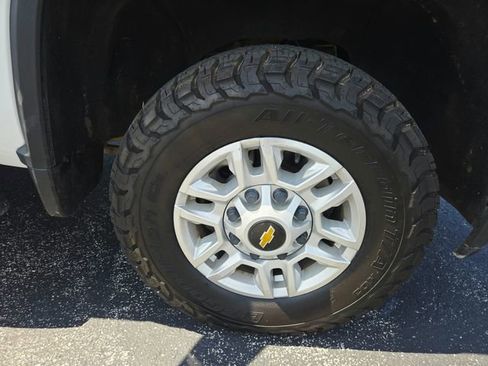 Used 2022 Chevrolet Silverado 2500 LT AWD/4WD image 34