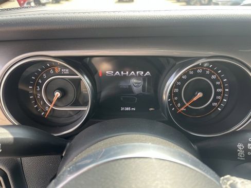 Used 2019 Jeep Wrangler Unlimited Sahara image 22