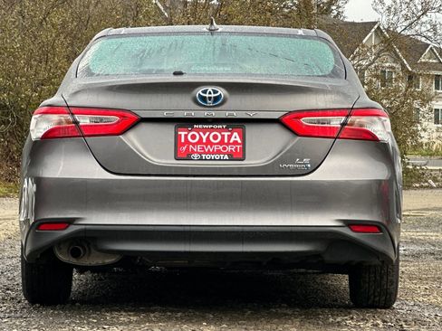 Used 2019 Toyota Camry LE image 5