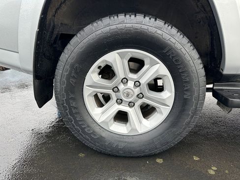 Used 2024 Toyota 4Runner SR5 image 12