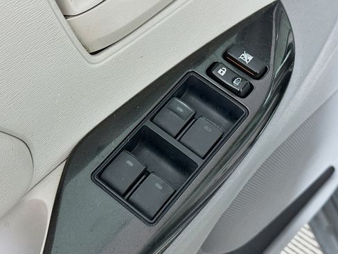 Used 2011 Toyota Sienna LE w/ Towing Pkg FWD image 17