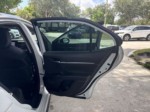 Used 2022 Toyota Camry SE FWD image 22