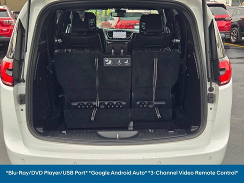 Used 2021 Chrysler Pacifica Touring-L w/ Uconnect Theater Family Group FWD image 29