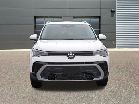 New 2026 Volkswagen Taos SE image 2