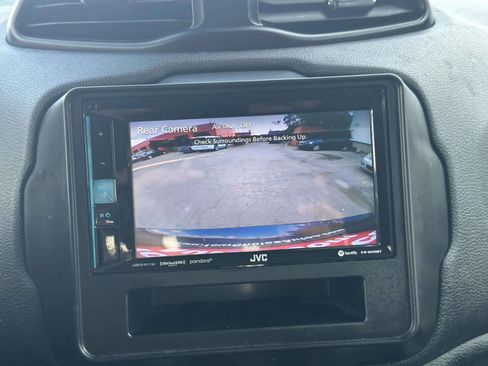 Used 2016 Jeep Renegade Latitude AWD/4WD image 32