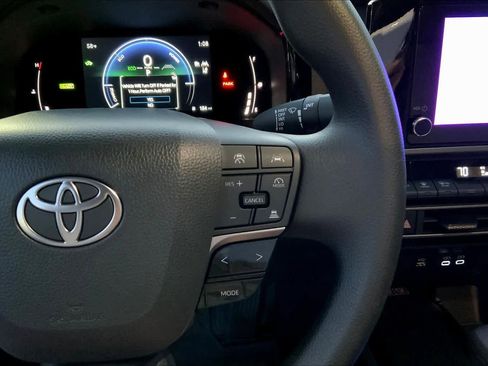 Used 2025 Toyota Camry LE image 24