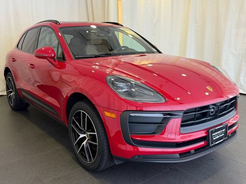 Certified 2026 Porsche Macan AWD/4WD image 7