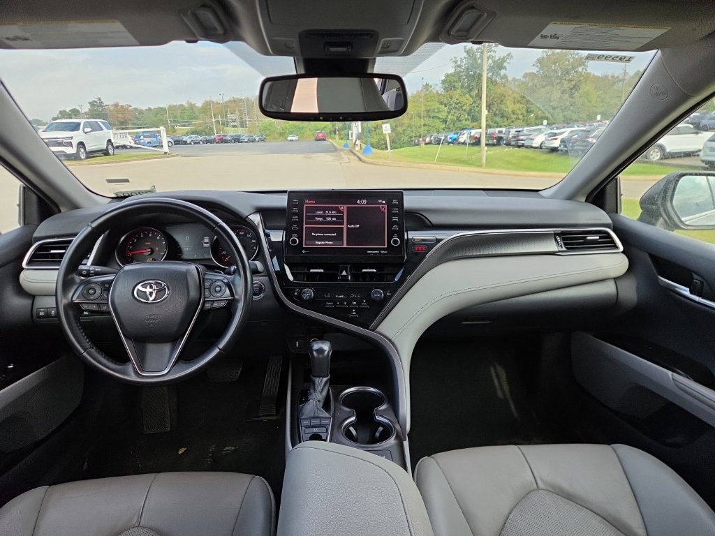 Used 2024 Toyota Camry XSE FWD image 5