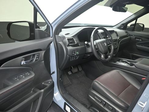 Used 2025 Honda Ridgeline Black Edition image 10