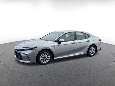 Used 2025 Toyota Camry LE image 8