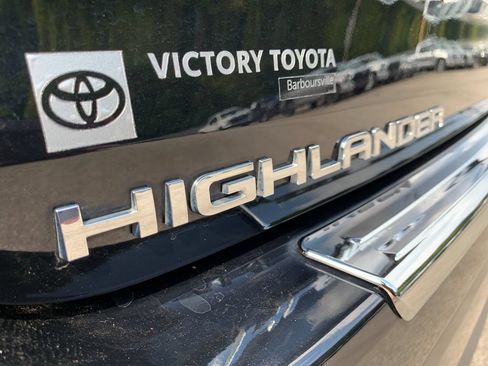 Used 2022 Toyota Highlander Platinum AWD/4WD image 38