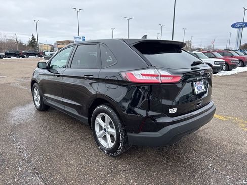 Used 2021 Ford Edge SE image 6