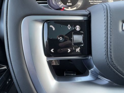 Certified 2025 Land Rover Range Rover SE AWD/4WD image 16