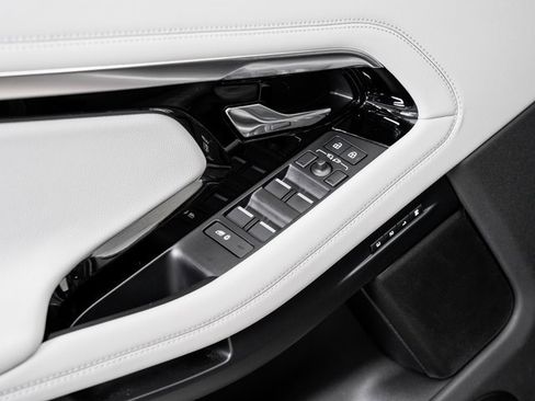 Used 2023 Land Rover Range Rover Evoque SE image 8