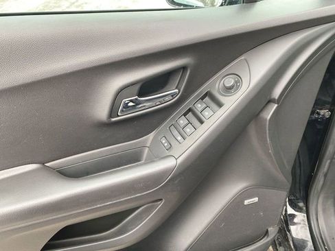 Used 2020 Chevrolet Trax LT w/ Sun & Sound Package image 22