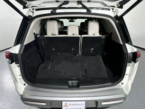 Used 2022 Nissan Pathfinder SL AWD/4WD image 35