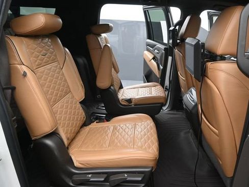 Used 2023 Cadillac Escalade ESV Sport AWD/4WD image 17