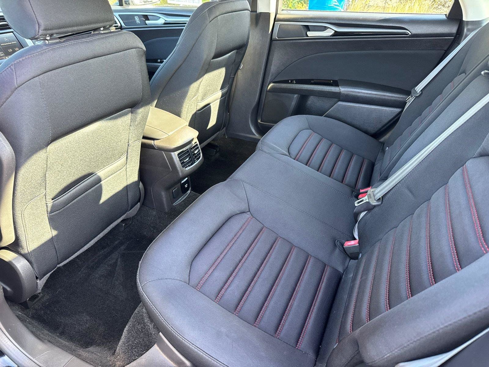 Used 2016 Ford Fusion SE FWD image 19