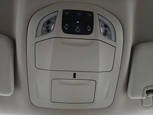 Used 2022 Chrysler Pacifica Touring-L FWD image 7