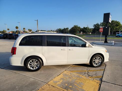 Used 2020 Dodge Grand Caravan SXT FWD image 6