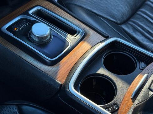 Used 2017 Chrysler 300 C Platinum image 26