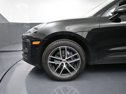 Certified 2024 Porsche Macan image 12