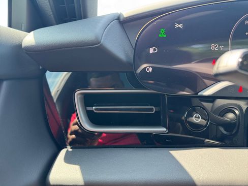 New 2025 Porsche Taycan image 24